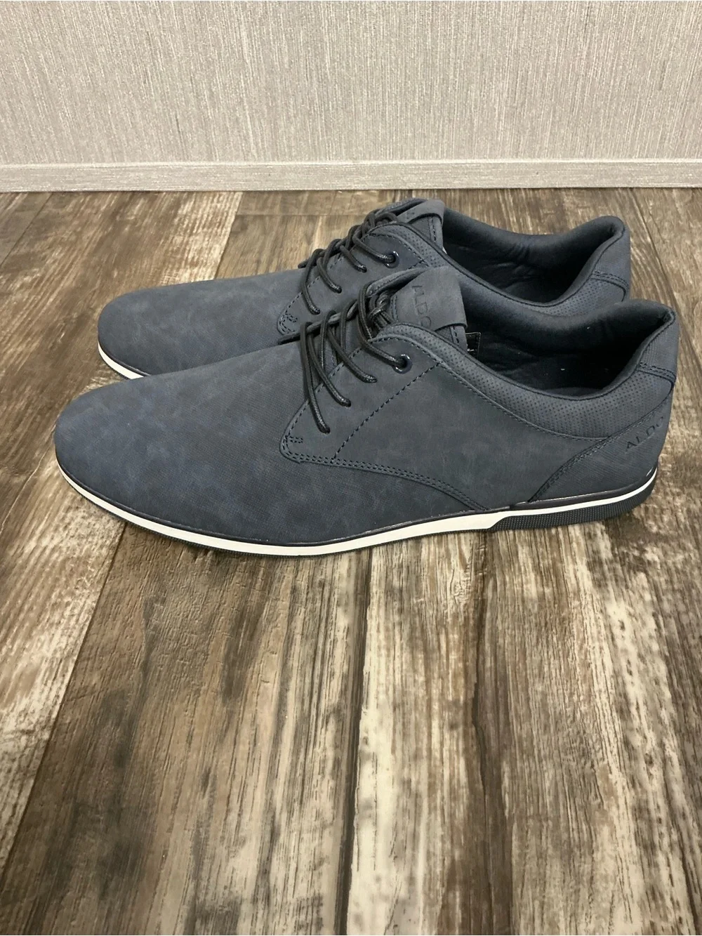 Aldo Men's Navy Lace-Up Derby with White Trim Size 10.5